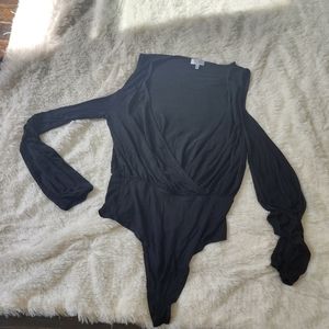 Tobi deep vneck black cold shoulder cut out sleeve long sleeve bodysuit small